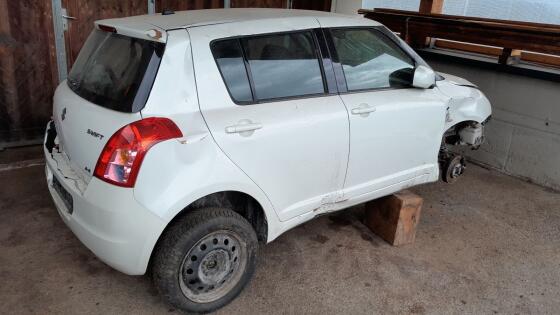 Suzuki Swift 1.3GL 5DR 4WD