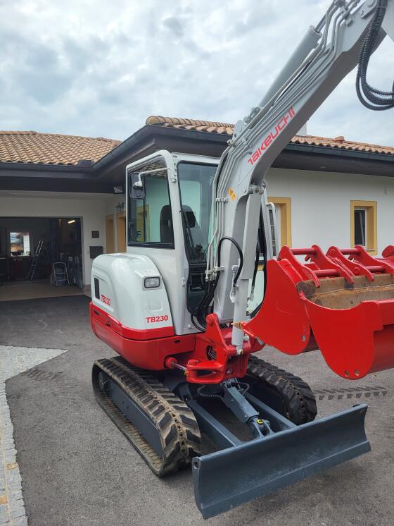 Bagger TB230 Takeuchi