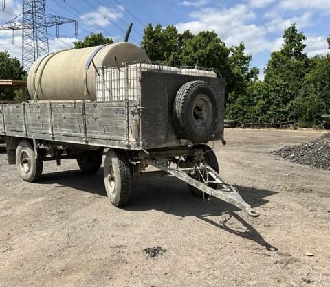 Wassertransporter Traktor Anhänger