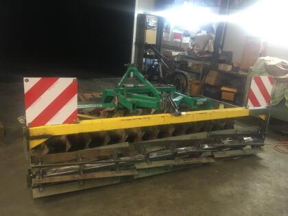 Regent Frontpacker mit Messerwalze