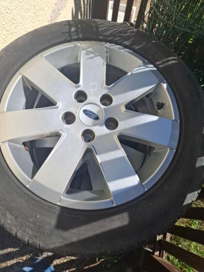 Ford Aluminiumfelgen 7.0Jx16H2 ET59 Satz mit Sommerreifen