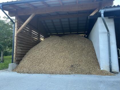 Hackschnitzel, Hackgut gemischt, hallengelagert