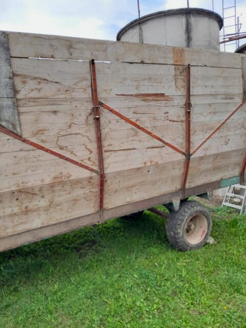 Kratzbodenwagen