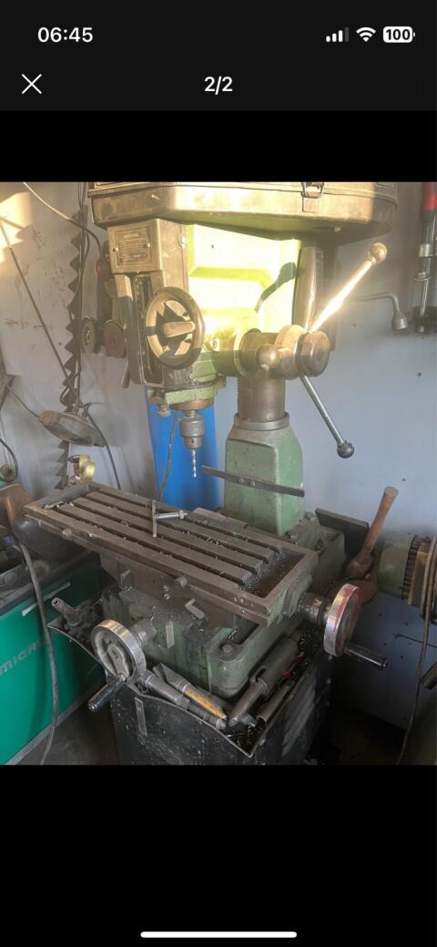 Ständerbohrmaschine mit Frästisch