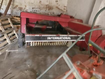 Kleinballenpresse International 435D