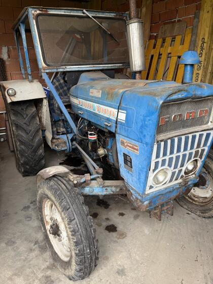 Traktor Ford 3000-8