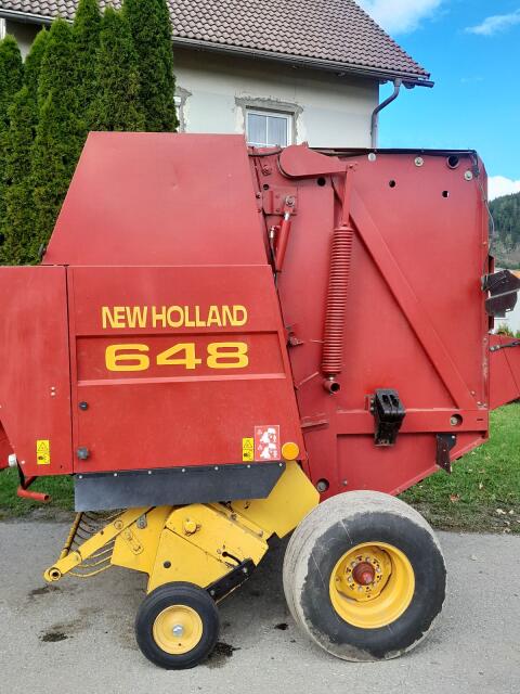 Rundballenpresse New Holland 648