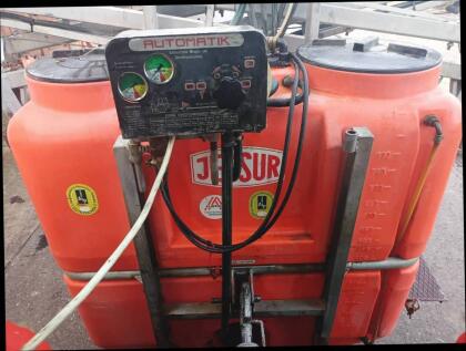 Feldspritze Jessur 880 l