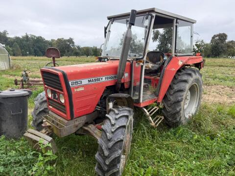 Massey Ferguson 253