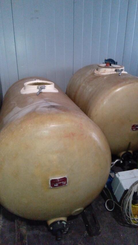 Polyestertanks 1.500 l und 1.000 l