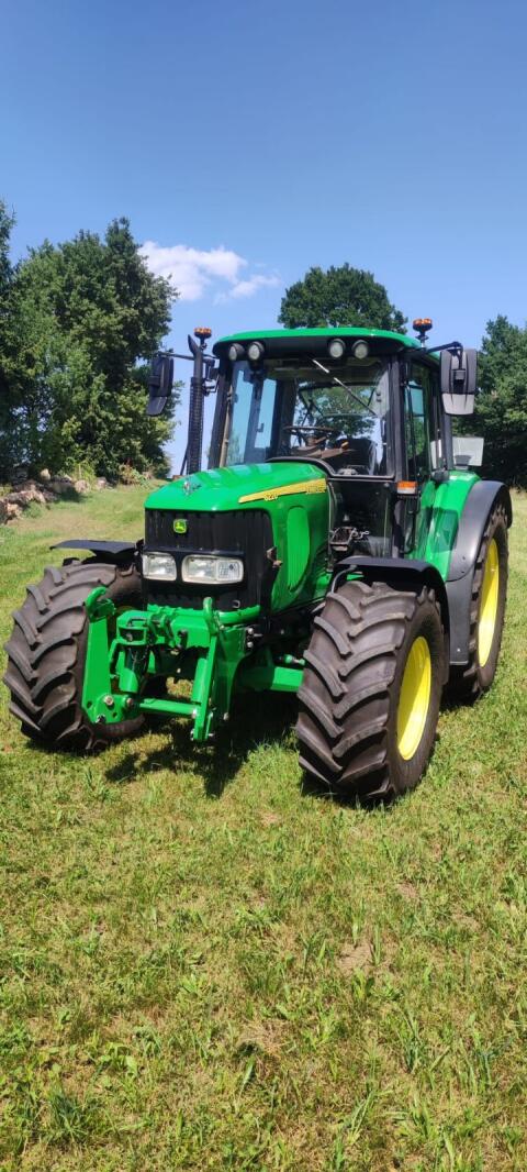 John Deere 6220