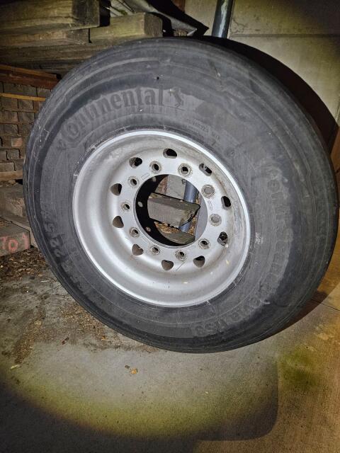 Alu Felge 385/65R22.5 mit Reifen