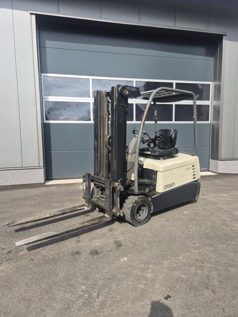 Elektrostapler Crown Triplex Freihub