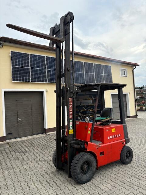 Diesel-Stapler 2t mit Sperre Desta