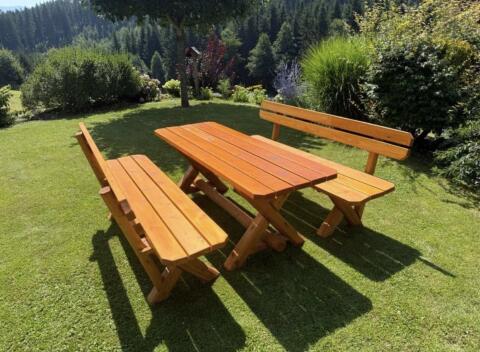 Gartengarnitur aus Holz