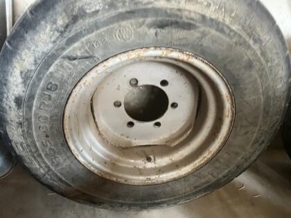 Kipperreifen mit Felgen