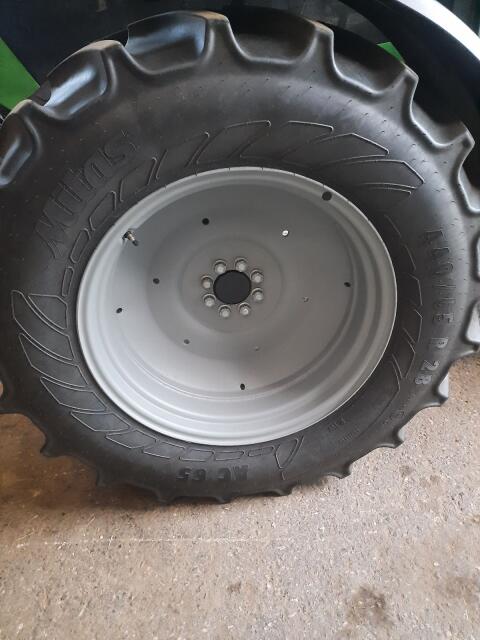 Deutz-Fahr Bereifung neu