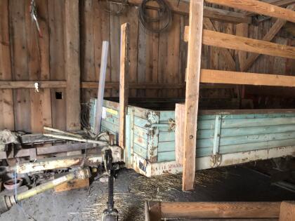 Verkaufe Güllefass und Miststreuer