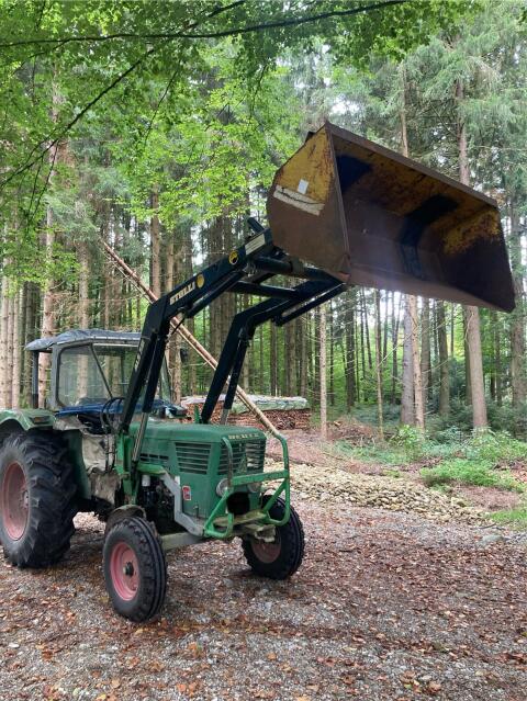 Deutz 6006 mit Industriefrontlader
