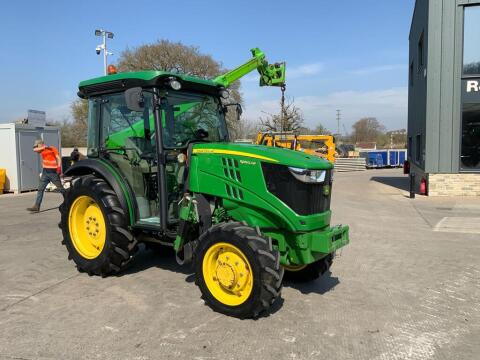 2018 John Deere 5090GF