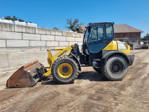 Komatsu WA 100 mit vielen Teilen Radlader
