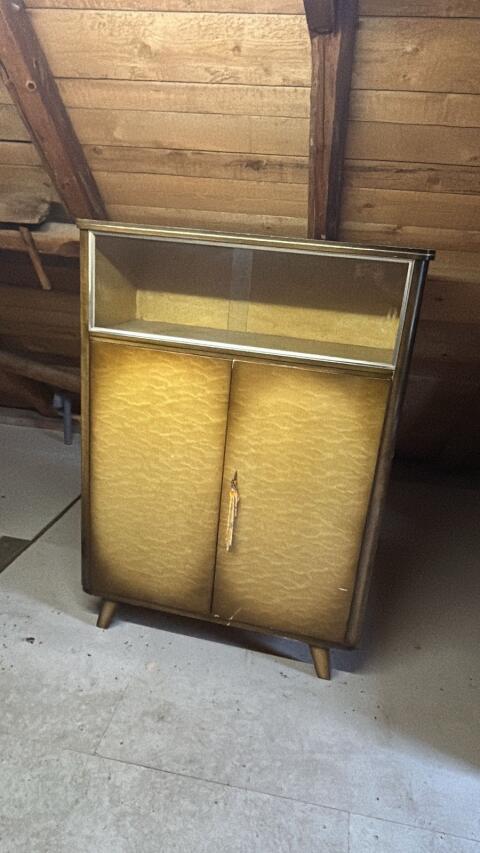 Alter Schrank