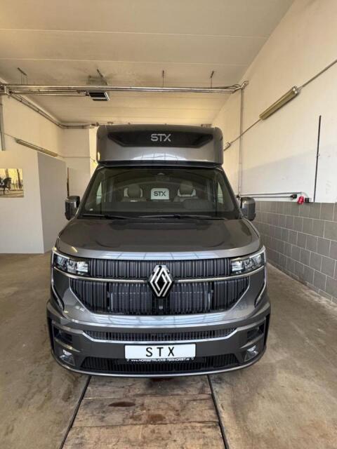 Der neue STX 2 Horse Renault Master ist da