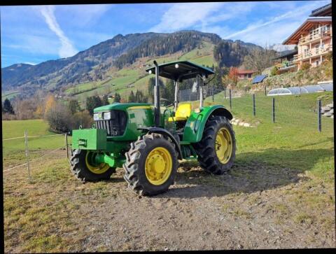 John Deere 5055E