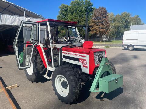 Lindner A 1450 - Traktor mit Allrad und Zubehör