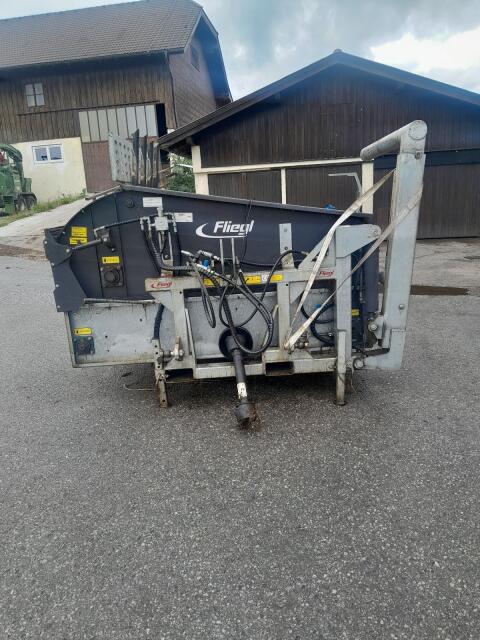 Fliegl Rundballenauflöser