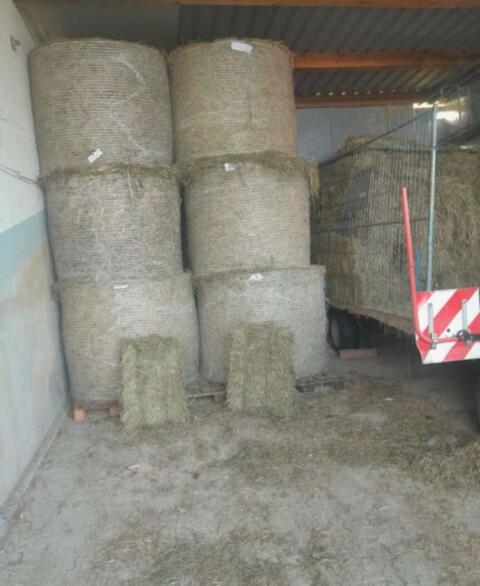 Heu Rundballen und Kleinballen