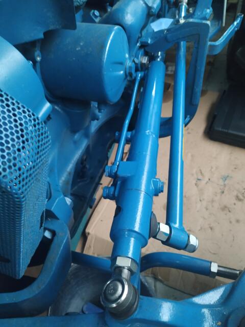 Traktor Ford 3000 Oldtimer restauriert lackiert