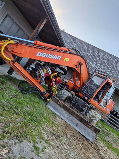 Doosan Baggerprozessor mit Woody 60