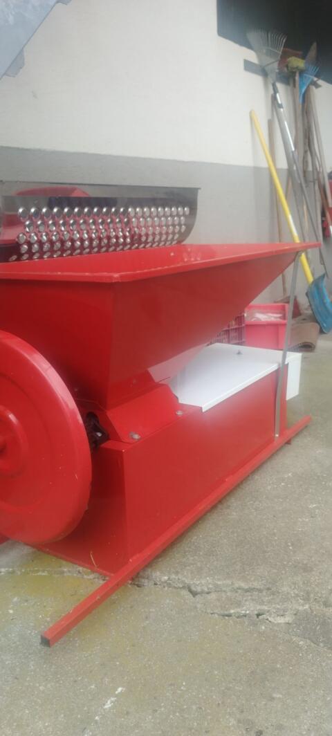 Handbetriebene Traubenmühle plus Einsatz Sieb für Vogelbeeren