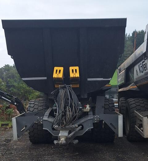 Benzberg Mulde TX 24 Gesteinsmulde