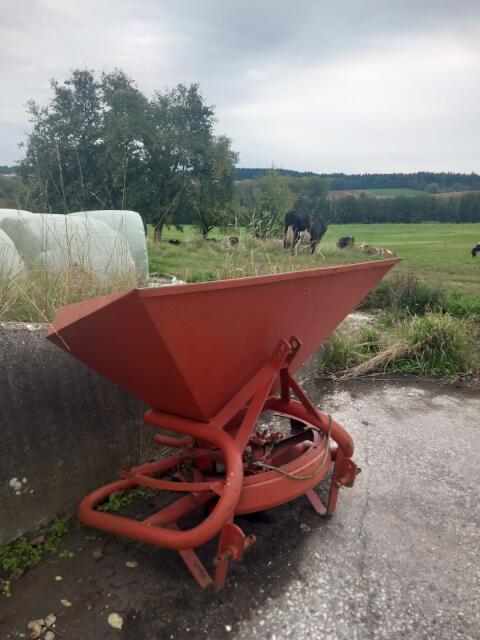 Düngerstreuer Lely