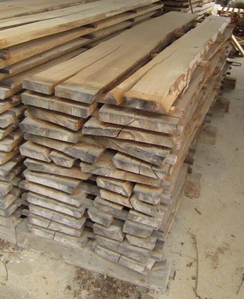 Pfosten und Bretter aus Birke und Linde