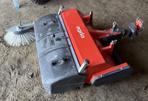 Agria Anbaukehrmaschine mit Auffangbehälter