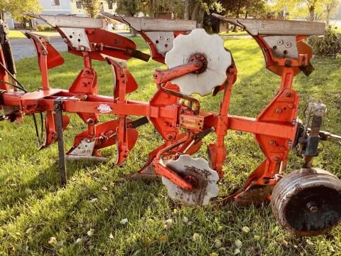 Wendepflug 3-scharig, Kuhn