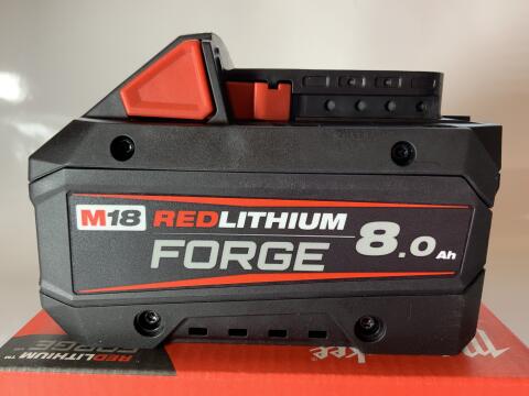 Milwaukee Akku M18FB8 - FORGE 18 V - NEU