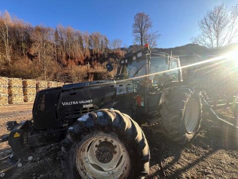 Forsttraktor Valtra Valmet 8950