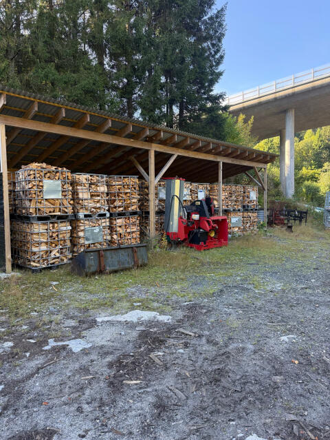 Trockenes Brennholz zu verkaufen
