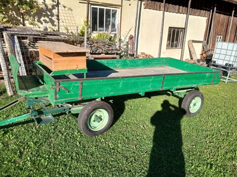 Verkaufe kleinen Traktor und Pferdeanhänger