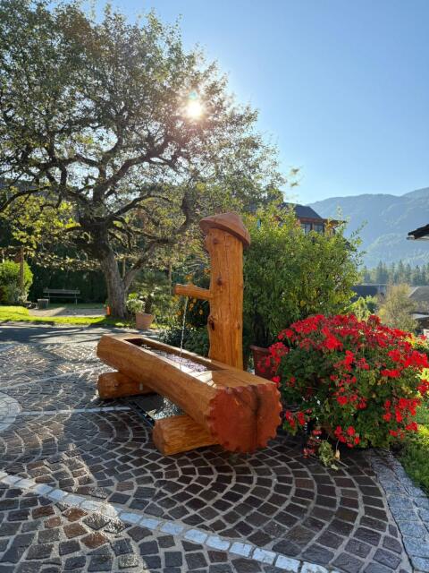 Lärchenholz-Brunnen