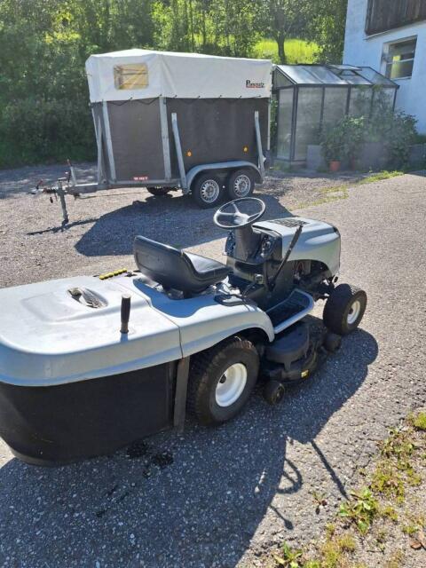 Rasentraktor (baugleich mit Husqvarna)