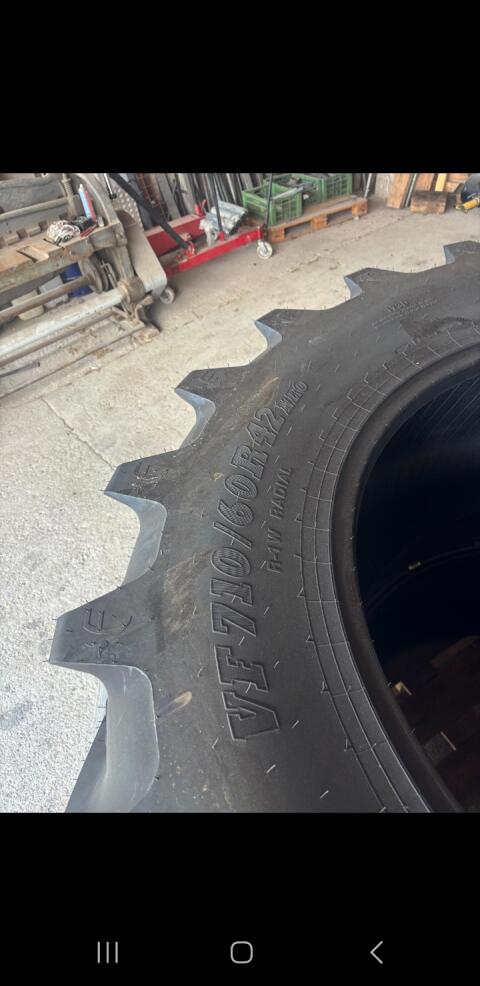NEUE BKT 710/60R42