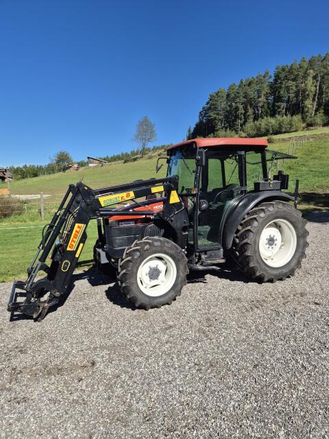New Holland TN55D mit Stoll Frontlader