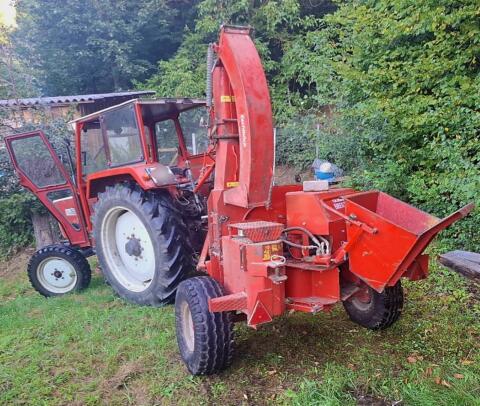 Steyr 760 mit Holzhäckler Eschlböck Biber 5