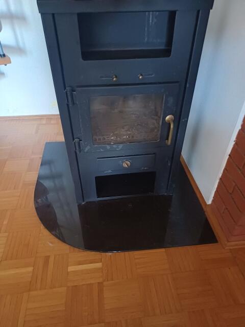 Kaminofen mit Bodenglasplatte