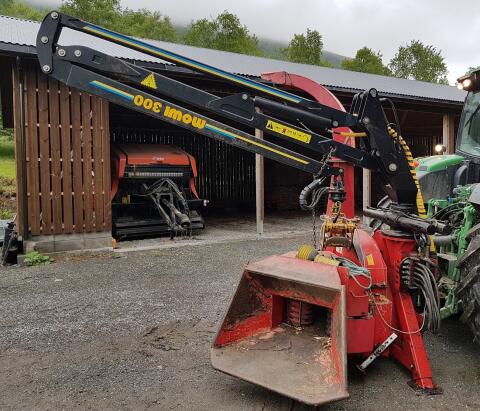 TP 270 PTO K Holzhäcksler mit Mowi 300 Kran